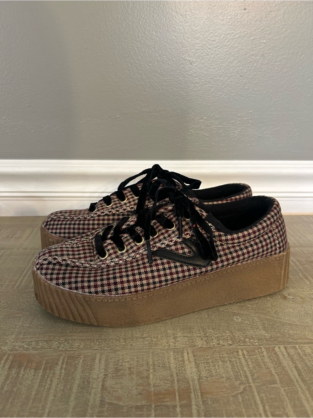 Tretorn Women’s Nylite Plus Bold Burgundy Plaid Sneakers, Size 6M - Picture 2 of 9